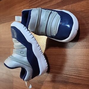 Jordan retro 11 toddler slip on sneakers